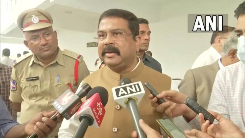 पीएम मोदी का स्वागत नहीं करने पर केसीआर पर भड़के धर्मेंद्र प्रधान, कहा- यह मत भूलिए कि आप एक राज्य के सीएम हैं