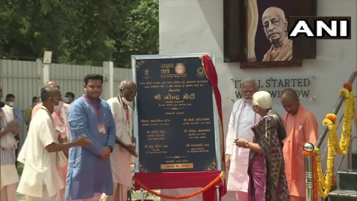 प्रधानमंत्री नरेन्द्र मोदी पहुंचे अपने संसदीय क्षेत्र वाराणसी, अक्षय पात्र रसोई का किया लोकार्पण
