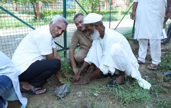 गंगोह शोभित विश्वविद्यालय प्रागण में विश्वविद्यालय दिवस मनाया गया