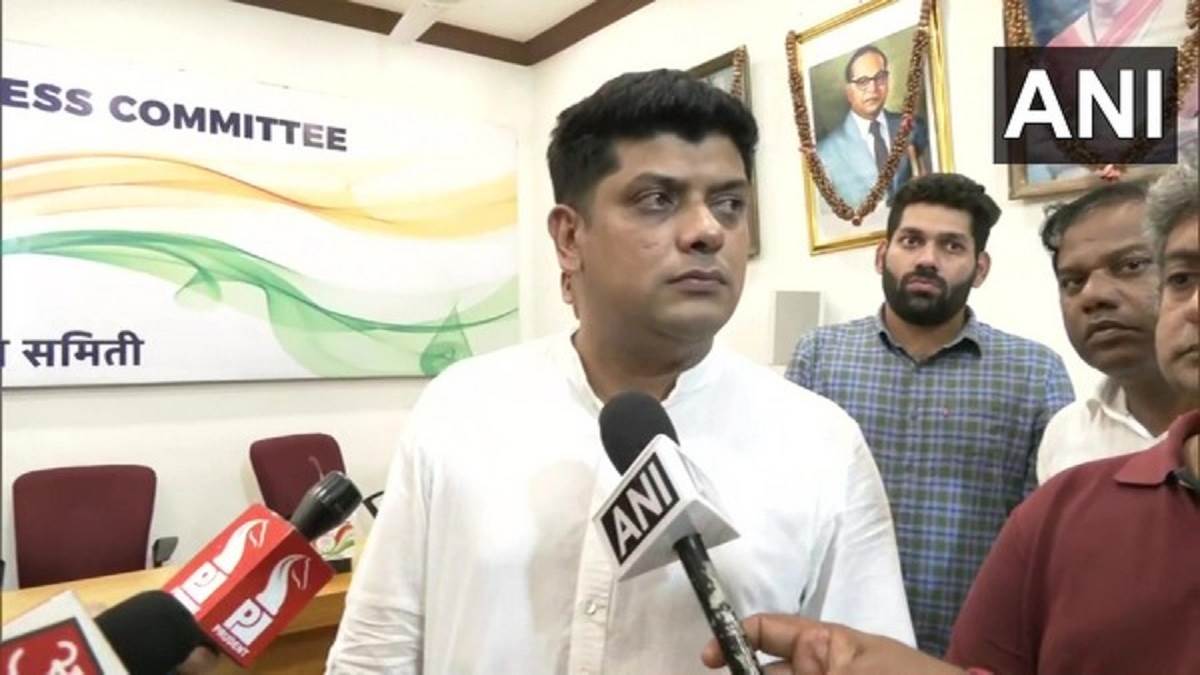 गोवा कांग्रेस आज नया विधायक दल नेता करेगी नियुक्त, दलबदल के आरोपों के बाद लोबो को नेता विपक्ष के पद से हटाया