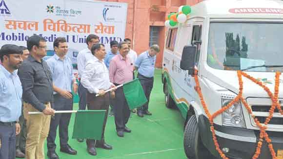 मुख्य विकास अधिकारी ने की मोबाइल वैन रवाना