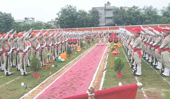 डीआईजी ने ली दीक्षांत परेड समारोह में सलामी, आरक्षियों को किया सम्मान