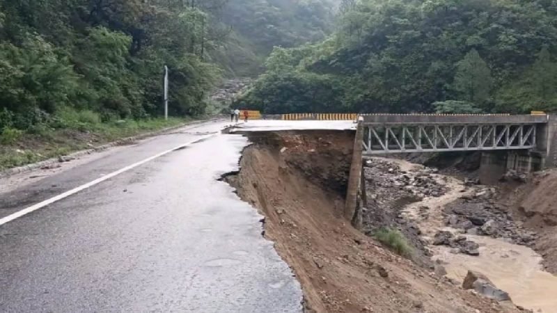 गुजरात-महाराष्ट्र में बारिश का कहर, उत्तराखंड में बद्रीनाथ हाईवे बंद; जानें एमपी-ओडिशा समेत अन्य राज्यों का हाल