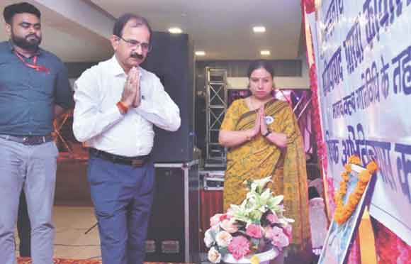 शिक्षा के साथ-साथ समाज में जागरूकता लाना शिक्षकों का दायित्व: डीआईओएस