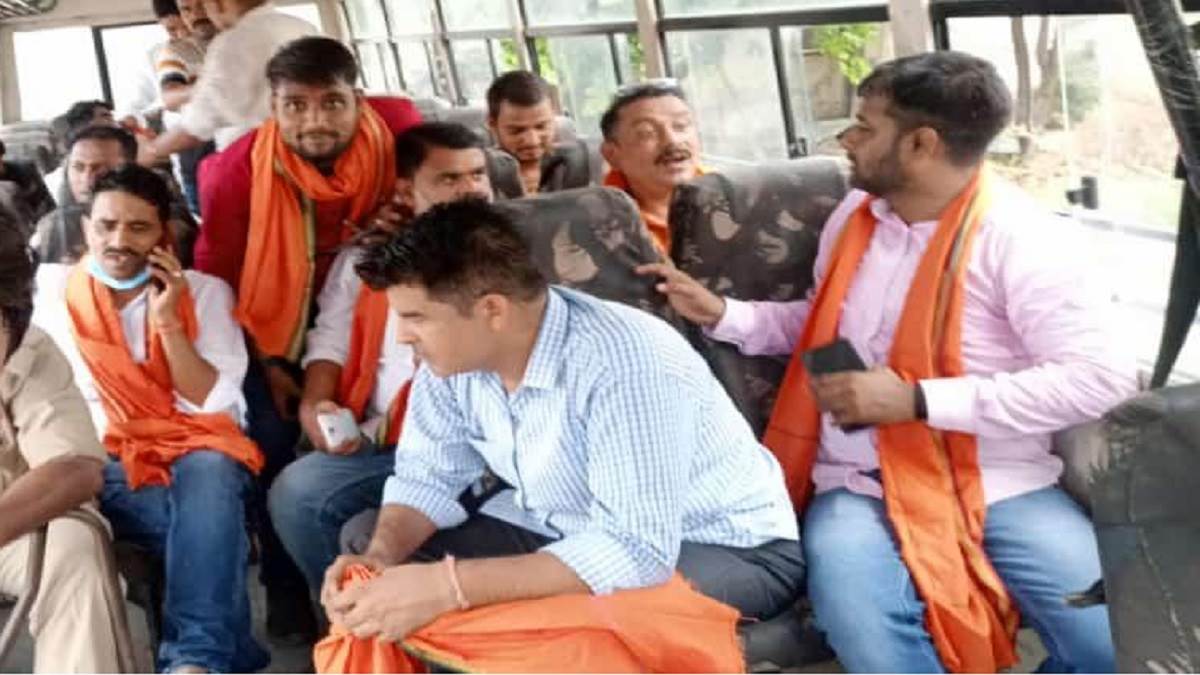 लखनऊ के लुलु माल में थम नहीं रहा है तनाव, पुलिस की हिरासत में हिंदू संरक्षक दल के 15 सदस्य; हनुमान चालीसा पाठ का प्रयास