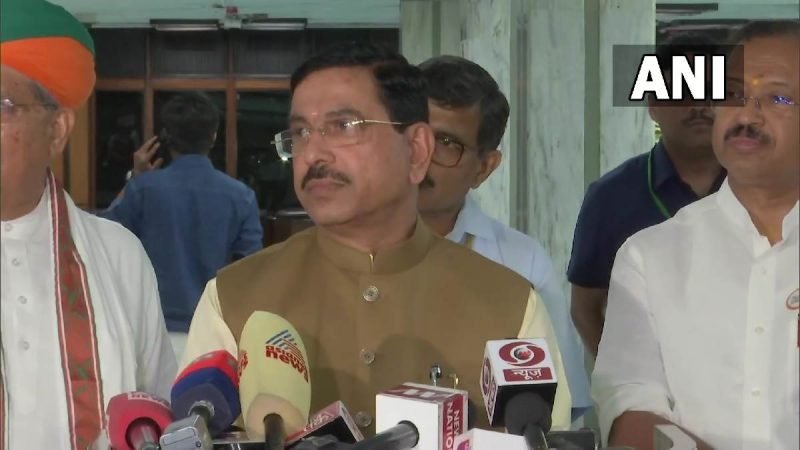All Party Meeting: केंद्रीय मंत्री प्रह्लाद जोशी का विपक्ष पर हमला, कहा- बिना मतलब के मुद्दों को बना रहा मुद्दा