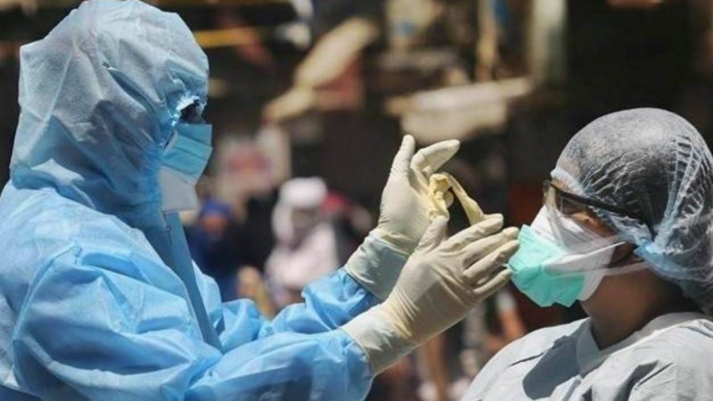 Coronavirus Update: देश में कोरोना मामलों में आई बड़ी गिरावट, 24 घंटे में मिले 16,935 नए केस; 51 की मौत
