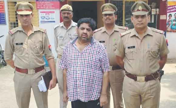 पुलिस ने 25 हजार के इनामी पूर्व एमएलसी को न्यायालय में किया पेश
