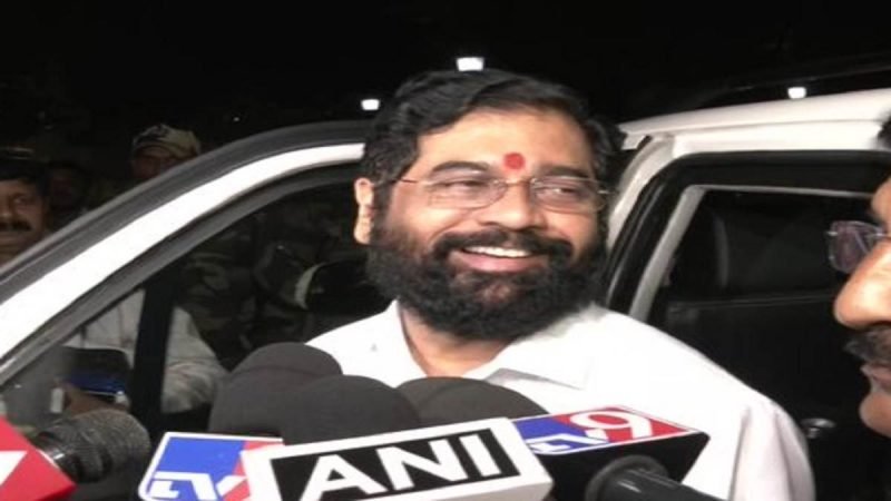 उद्धव की शिवसेना को आज लग सकता है बड़ा झटका, शिंदे ने किया 18 सांसदों के साथ होने का दावा