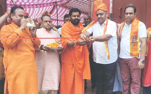 भव्य कलश यात्रा के साथ नौ दिवसीय शिवमहापुराण कथा का हुआ शुभारम्भ