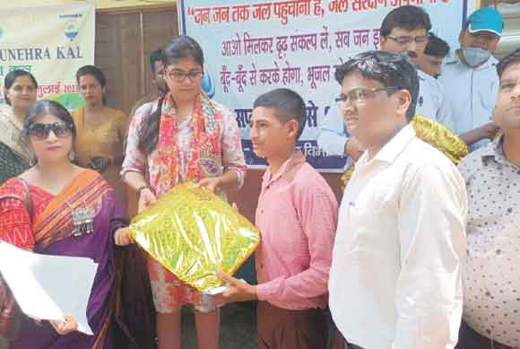 बच्चों ने चित्रकला के माध्यम से किया अपनी प्रतिभा का प्रदर्शन