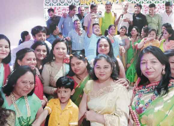 चिन्मय जैन व छवि जैन ने तीज कार्यक्रम में मारी बाजी
