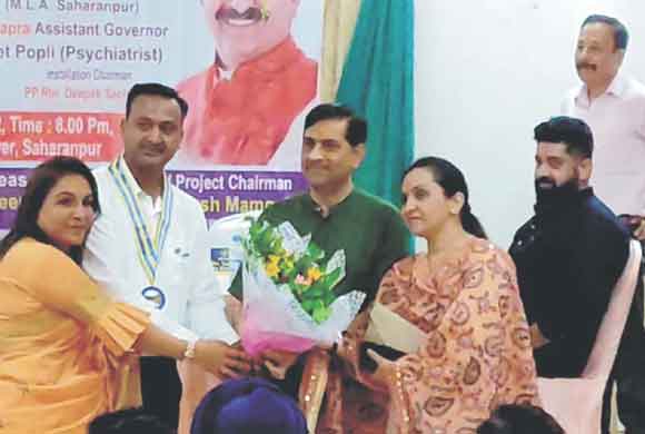 रोटरी क्लब के नवनिर्वाचित पदाधिकारियों को सौंपा कार्यभार