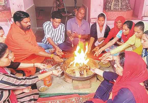 महामृत्युंजय यज्ञ करने से वातावरण होता है शुद्ध: कालेंद्रानंद