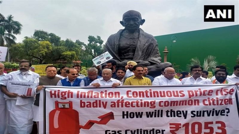 Live: सदन के बाहर विपक्ष का महंगाई को लेकर हंगामा, जनसंख्या नियंत्रण पर लोकसभा में आज बिल पेश करेंगे रविकिशन