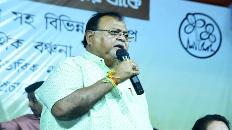 शिक्षक भर्ती घोटाले में ममता बनर्जी के करीबी मंत्री पार्थ चटर्जी गिरफ्तार, हिरासत में अर्पिता मुखर्जी