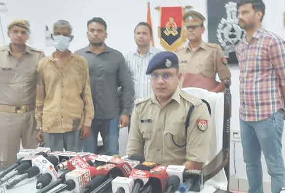 पुलिस ने किया मुनेश हत्याकांड का खुलासा, पत्नी के साथ अवैध सम्बंधों के शक में पति ने घटना को दिया अंजाम