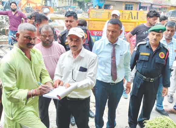 25 गोदाम-दुकानों पर छापे, सात दुकानदारों पर 13 हजार जुर्माना