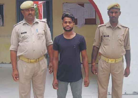 पुलिस दबोचा पशु चोर, साथी हुए फरार
