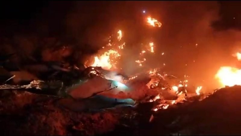 मिग-21 बाड़मेर में क्रैश; एक किलोमीटर तक बिखरा मलबा, दो पायलट बलिदान, सेना ने दिए जांच के आदेश Video