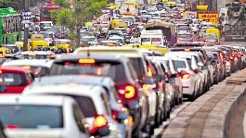 यूपी से NCR में सफर करना अब सस्ता, योगी सरकार ने स्कूल बसों व टैक्सी चालकों को दी बड़ी राहत