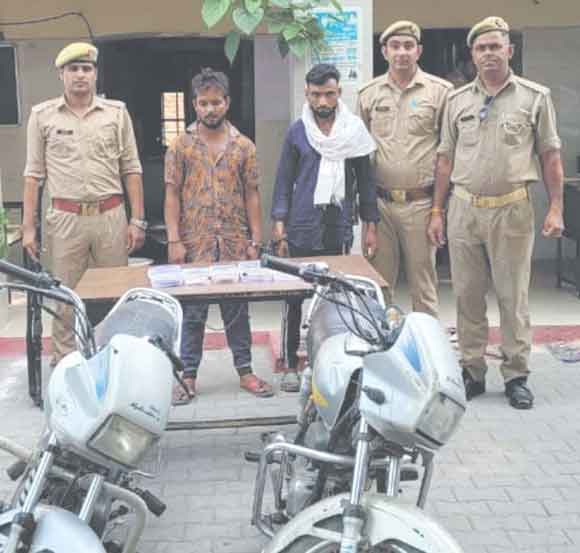 पुलिस ने दो वाहन चोरों को किया गिरफ्तार, नशीली गोलियां बरामद
