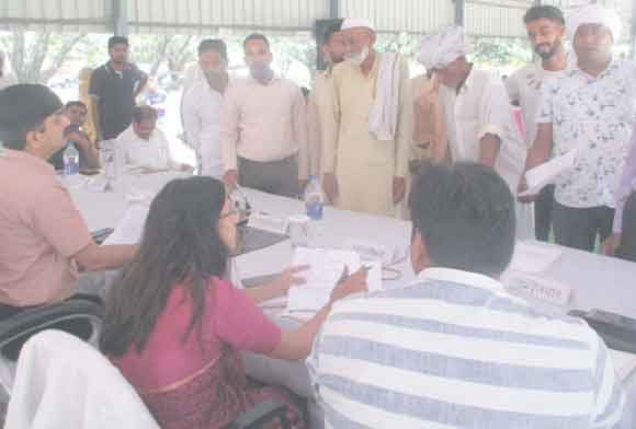जन शिकायतों का निस्तारण कर उनसे फीड बैक लें