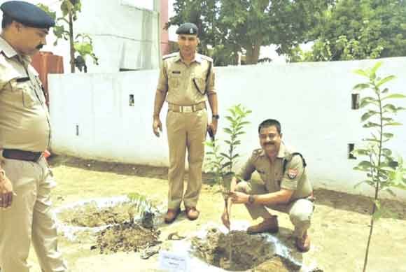 पर्यावरण संरक्षण के लिए वृक्षारोपण जरूरी: एसपी सिटी