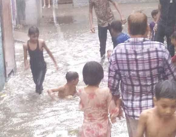 बारिश ने भीषण गर्मी से दिलाई निजात, जलभराव से आम जनजीवन प्रभावित