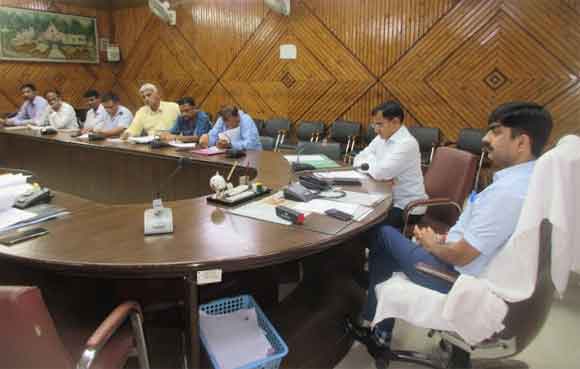 जिलाधिकारी ने की जिला पेयजल एवं स्वच्छता समिति की बैठक
