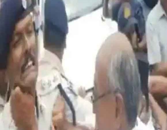 दिग्विजय सिंह ने दारोगा का कॉलर पकड़ा