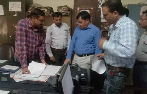 सीडीओ ने किया नलकूप मण्डल कार्यालय का निरीक्षण कई कर्मचारी मिले अनुपस्थित