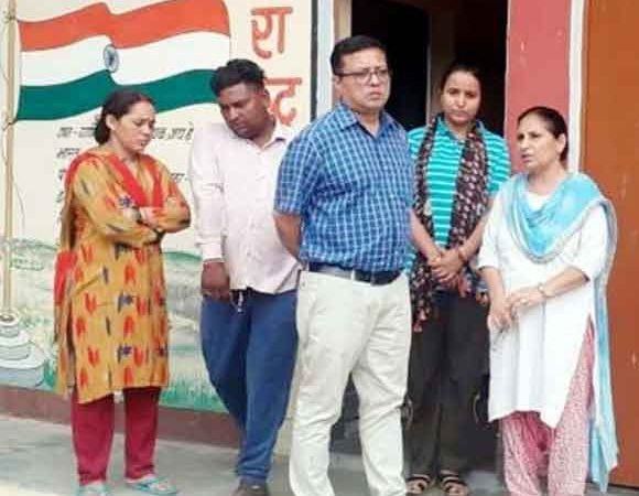 उपजिलाधिकारी ने किया कस्तूरबा गांधी बालिका विद्यालय का औचक निरीक्षण