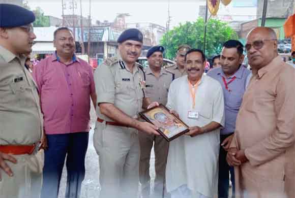 बुधवार को एडीजी मेरठ जोन राजीव सभरवाल ने देवबंद पहुंच कांवड यात्रा का लिया जायजा