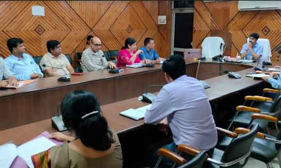 झाडियों की कटाई एवं तालाबों की साफ-सफाई पर दिया जाए विशेष ध्यान