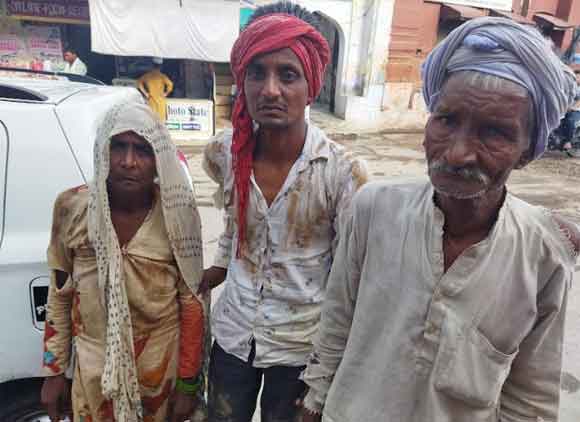 खेत की डोल को लेकर माता-पिता और बेटे पर हमला, घायल