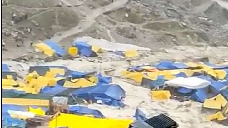 अमरनाथ गुफा के पास बादल फटा, 5 श्रद्धालुओं की मौत, रोकी गई यात्रा
