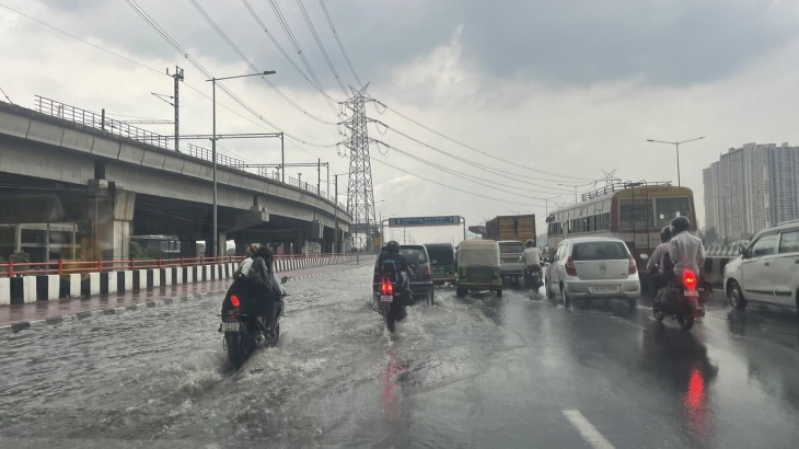 दिल्ली: मानसून की पहली भरपूर बारिश, उमस-गर्मी से मिली निजात; जाम से परेशानी