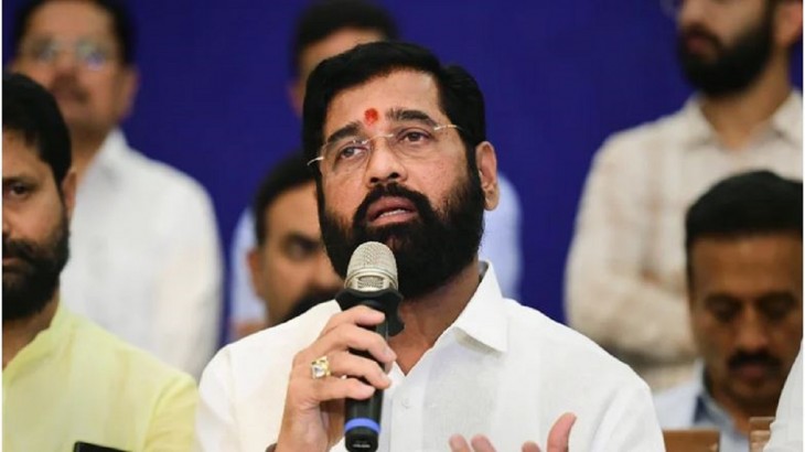 एकनाथ शिंदे गुट पहुंचा निर्वाचन आयोग, मांगा शिवसेना के धनुष-बाण चुनाव चिह्न