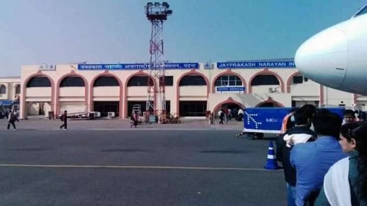 IndiGo की फ्लाइट में बोला यात्री, मेरे बैग में बम है; मची भगदड़