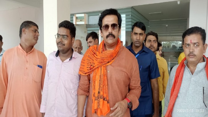 गुरु पूर्णिमा पर पिता को याद कर भावुक हुए रवि किशन, नहीं दे पाए गुरु दक्षिणा