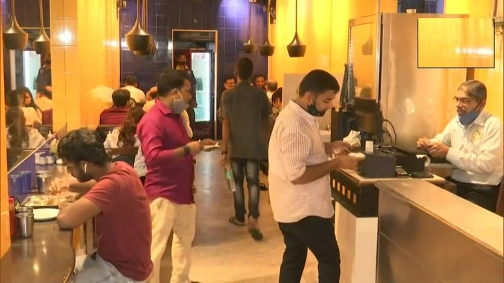 सर्विस चार्ज को लेकर बड़ा बदलाव, ग्राहक से रेस्टोरेंट नहीं कर सकता जबरदस्ती