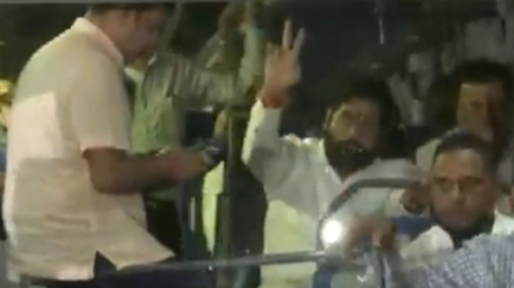 बागी विधायकों को गोवा से लेकर मुंबई पहुंचे CM शिंदे, फ्लोर टेस्ट पर मंथन