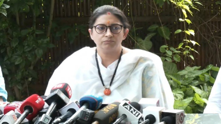 मां ने राहुल को हराया तो बेटी की इज्जत पर अधेड़ों ने किया हमला: स्मृति ईरानी