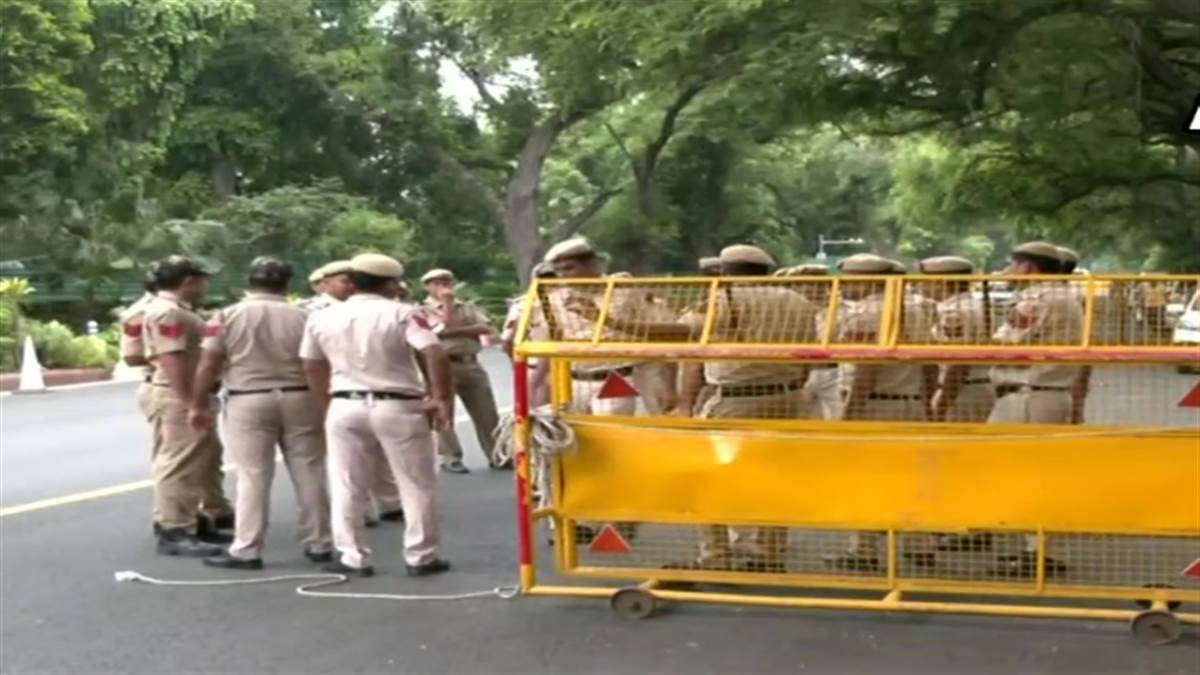 National Herald Case: ईडी ने यंग इंडियन कार्यालय में चलाया तलाशी अभियान, मल्लिकार्जुन खड़गे की मौजूदगी में कार्रवाई
