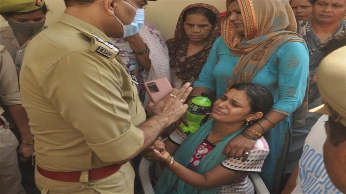 मेरठ में बड़ी वारदात, चाकू से गोदकर नानी और धेवती की हत्या, वरिष्ठ अफसर मौके पर पहुंचे