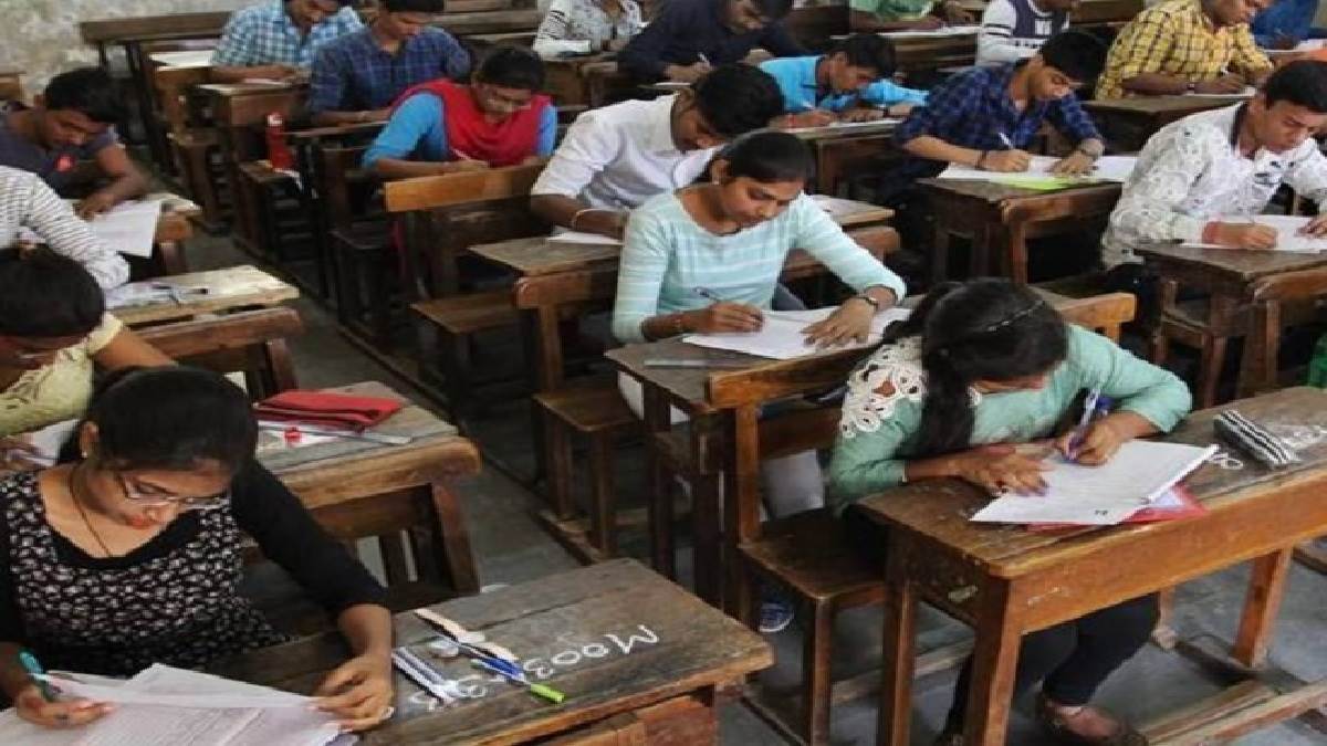 CUET: सीयूईटी में लगातार तीन दिनों से हो रही अफरा-तफरी पर UGC ने चुप्पी तोड़ी, कहा- गड़बड़ी के पीछे षड्यंत्र के संकेत