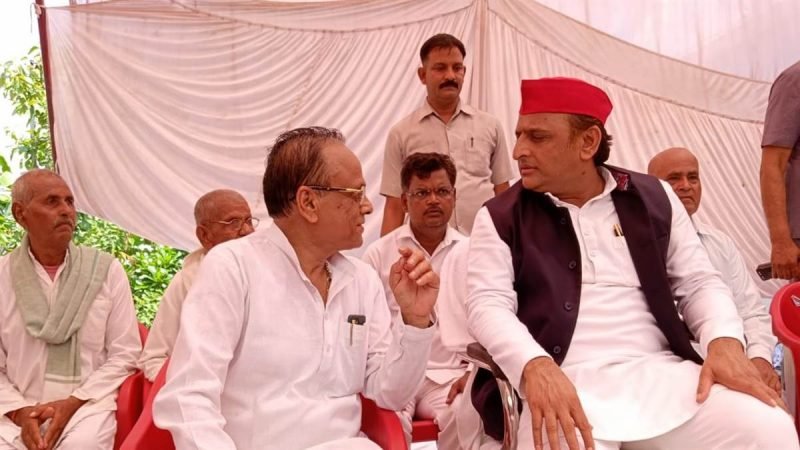 कन्नौज पहुंचे Akhilesh Yadav, झौआ गांव से करने जा रहे हर घर फहरे राष्ट्रध्वज तिरंगा अभियान की शुरुआत