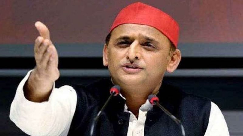 अख‍िलेश यादव रोते हुए पुलिसवाले का वीड‍ियो शेयर कर बोले- अमृत महोत्सव के नाम पर भूखोत्सव क्यों?