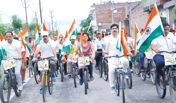निगम ने निकाली ऐतिहासिक तिरंगा रैली